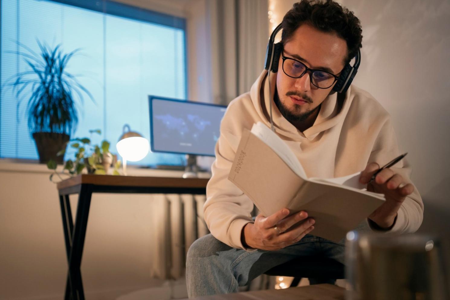 Процесс обучения маникюру – рабочее место мастера